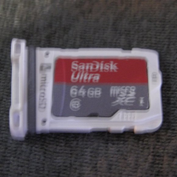 Samsung Gear 360 (2017 Edition) Real 360° 4K VR Camera - Picture 5 of 15